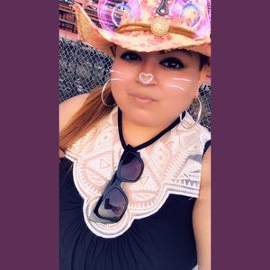 Meet your Posher, Crystal